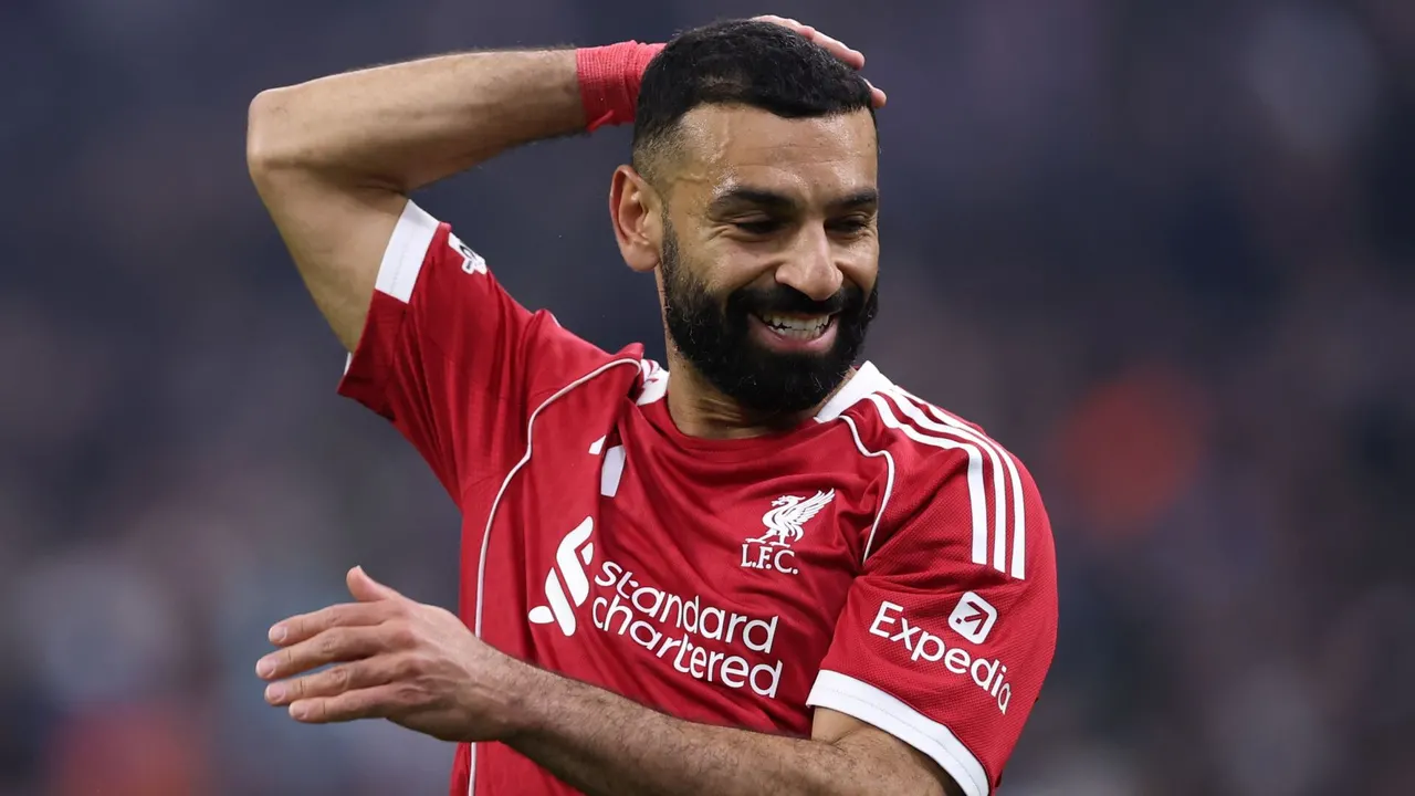 محذرًا مو من الانتقال إلى الدوري السعودي .. نجم ليفربول السابق: هذا اللاعب سبب معاناة صلاح الحالية!